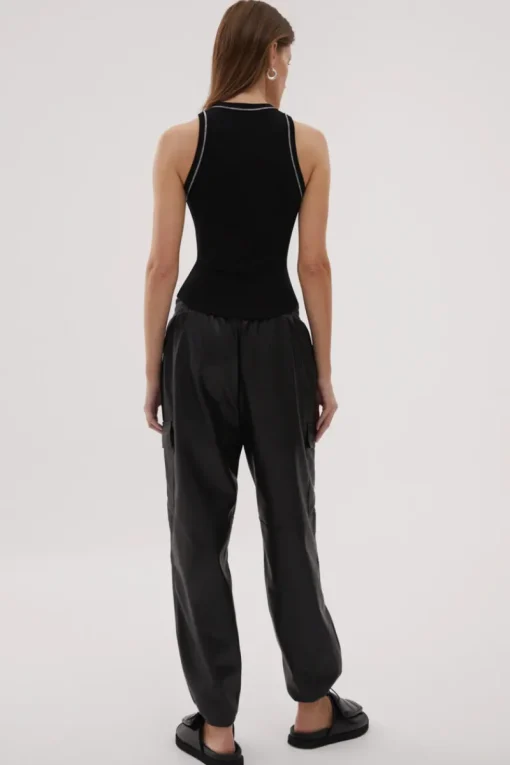 Misha Urban - BATES TANK (BLACK)